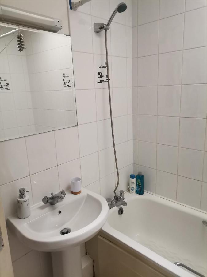 Bright And Cozy Room With Double Bed, Private Bathroom Not Ensuite, Breakfast To Go Дублин Экстерьер фото